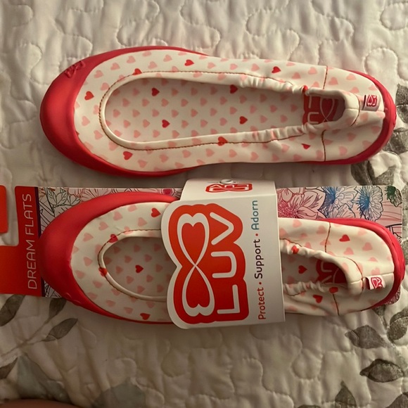 1/$10 or 2/$15 LUV DREAM FLATS Sweet Hearts Red Euro size 32 (1) - Picture 2 of 5